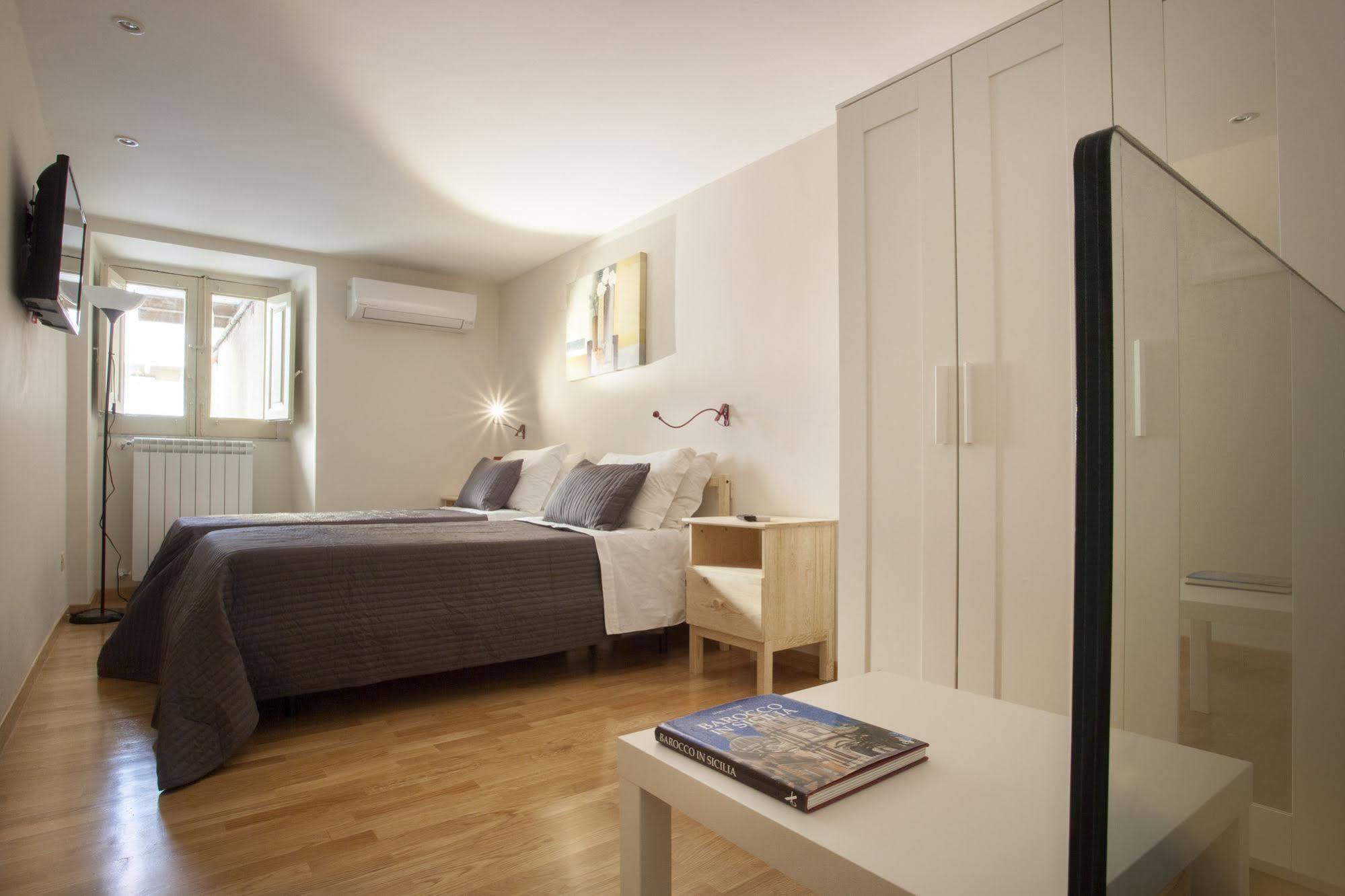 Antiche Volte Bed & Breakfast คาตาเนีย ภายนอก รูปภาพ